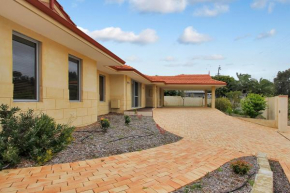 Hillarys Holiday Home